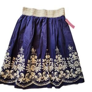 NWT Metro Wear Embroidered Skirt, Elastic Waist, lined, size medium